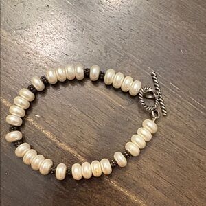 Elegant Pearl Bracelet with Silver Accents